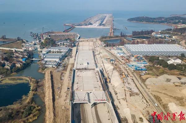 “三重六層”防水施工方案，確保國內(nèi)在建Z長湖底隧道滴水不漏